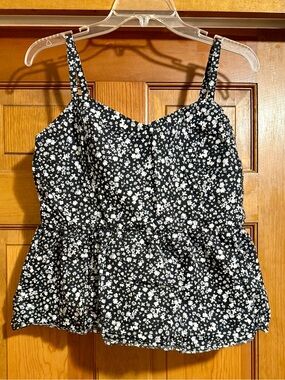 Old Navy Black & White Floral Peplum Tank Top